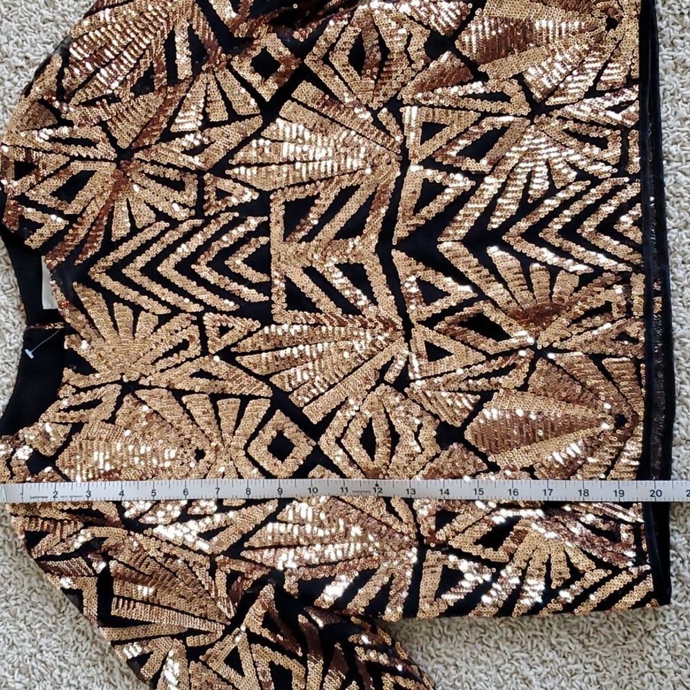 Everly Boutique Metallic Geometric Sequin Glam Event Crop Top Shirt Gold - Picture 4 of 7